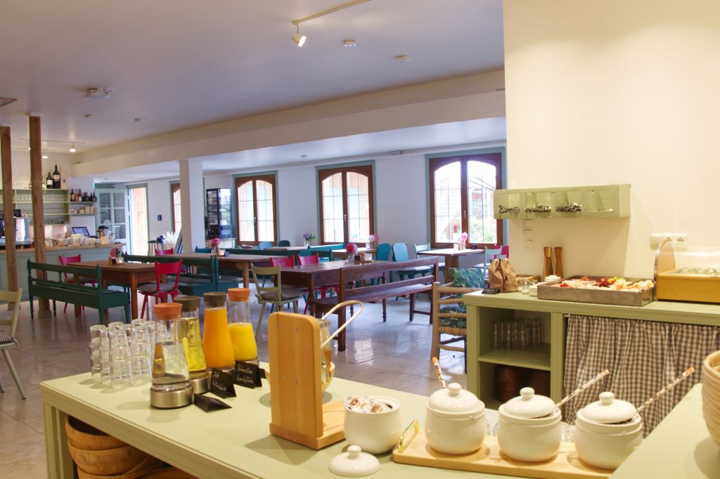 Restaurant-FR-Buffet-Raumsicht_IMG_1205